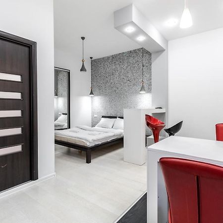 Black And Red Squares Apartment Lviv Exterior photo